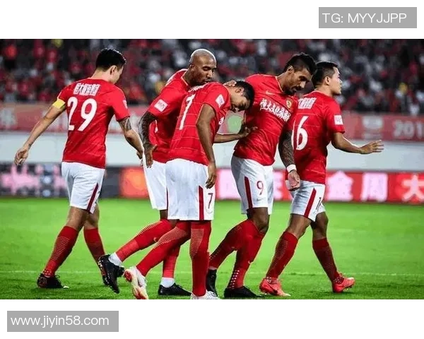 保利尼奥与杰克逊马丁内斯的巅峰对决谁能赢得胜利与荣耀